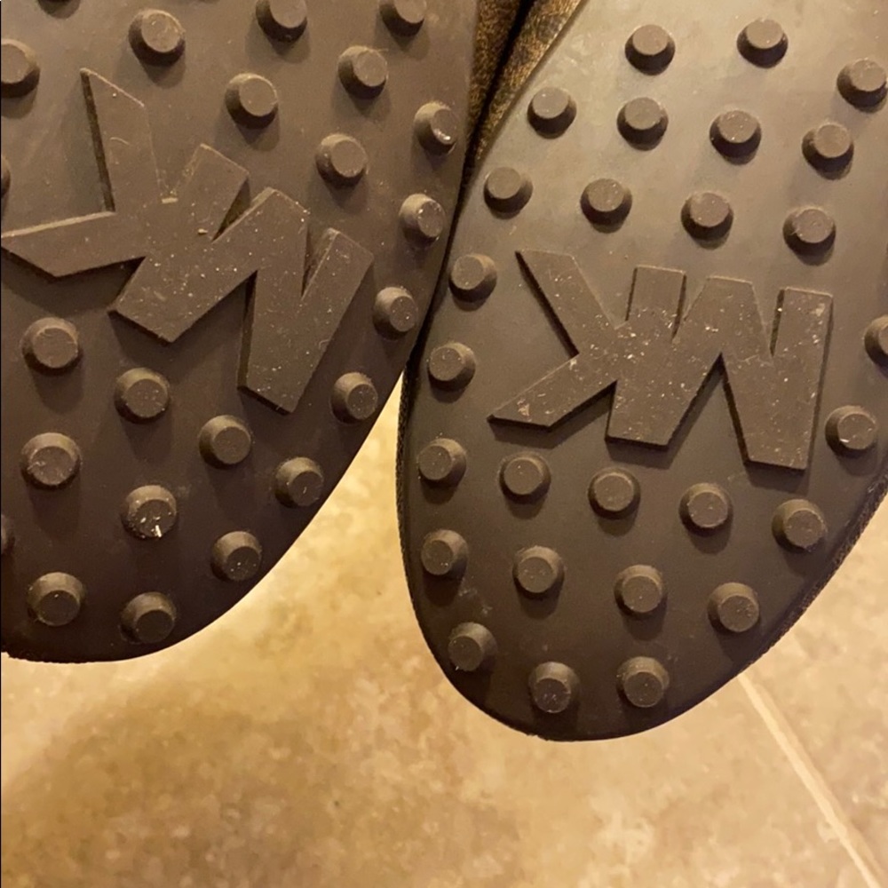 Flats - Picture 2 of 2